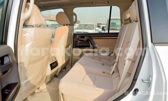 Hividy Toyota Land Cruiser fotsy Car in Import - Dubai in Diana Hividy Toyota Land Cruiser fotsy Car in Import - Dubai in Diana