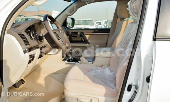 Hividy Toyota Land Cruiser fotsy Car in Import - Dubai in Diana Hividy Toyota Land Cruiser fotsy Car in Import - Dubai in Diana