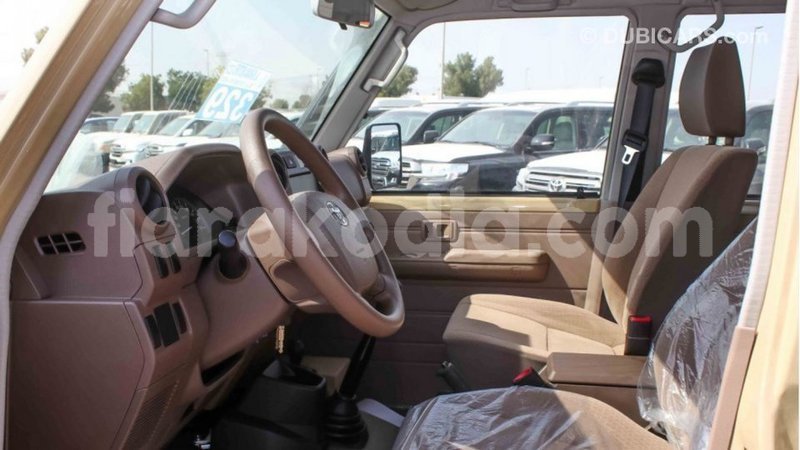 Big with watermark toyota land cruiser diana import dubai 5300