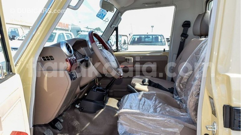 Big with watermark toyota land cruiser diana import dubai 5302