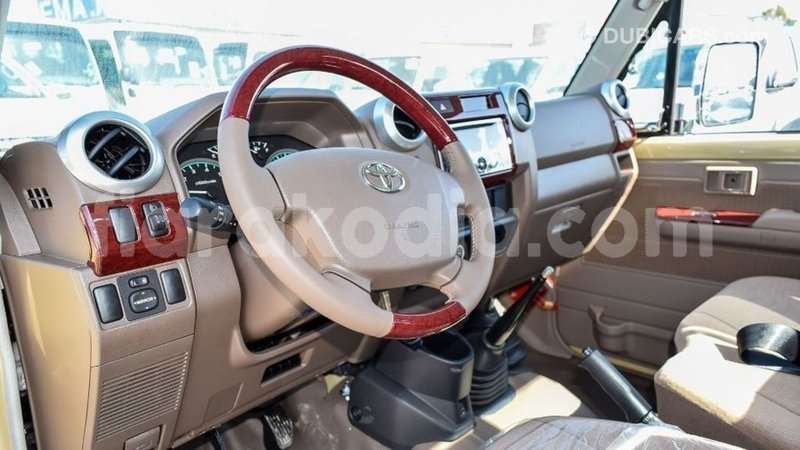 Big with watermark toyota land cruiser diana import dubai 5302