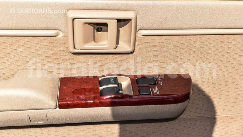 Big with watermark toyota land cruiser diana import dubai 5302