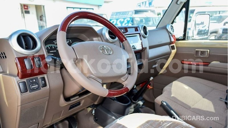 Big with watermark toyota land cruiser diana import dubai 5306