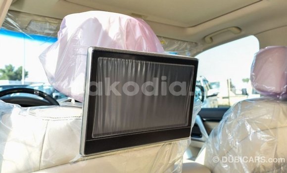 Acheter Import Voiture Toyota Land Cruiser Blanc à Import - Dubai, Diana Acheter Import Voiture Toyota Land Cruiser Blanc à Import - Dubai, Diana