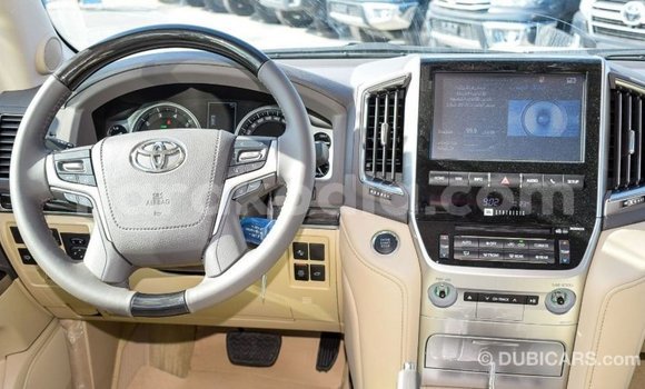 Acheter Import Voiture Toyota Land Cruiser Blanc à Import - Dubai, Diana Acheter Import Voiture Toyota Land Cruiser Blanc à Import - Dubai, Diana
