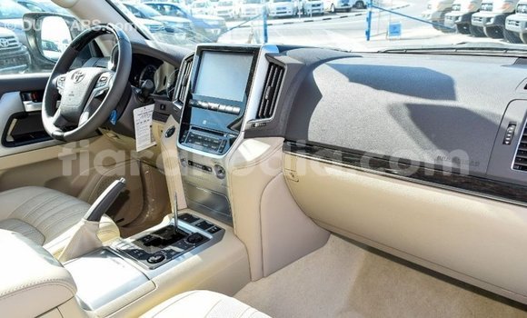 Hividy Toyota Land Cruiser fotsy Car in Import - Dubai in Diana Hividy Toyota Land Cruiser fotsy Car in Import - Dubai in Diana