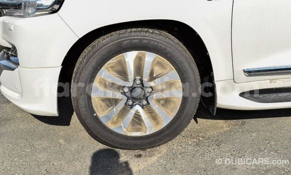 Hividy Toyota Land Cruiser fotsy Car in Import - Dubai in Diana Hividy Toyota Land Cruiser fotsy Car in Import - Dubai in Diana