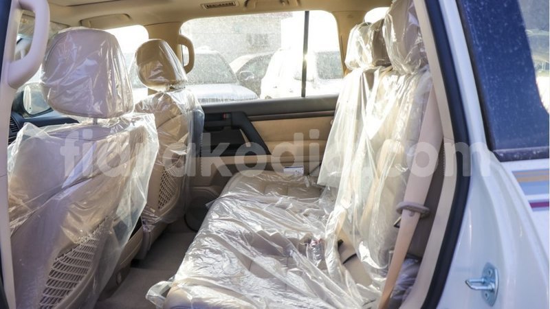 Big with watermark toyota land cruiser diana import dubai 5320