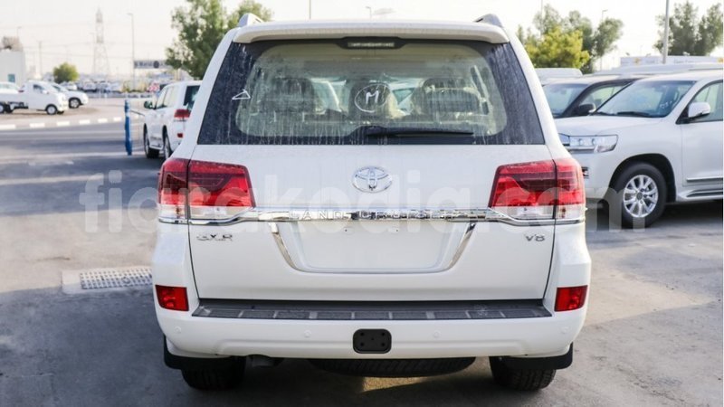 Big with watermark toyota land cruiser diana import dubai 5320