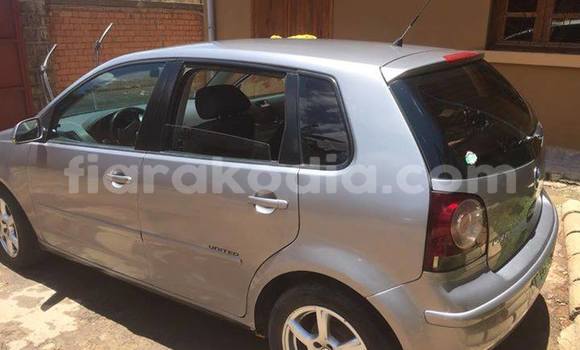 Acheter Occasion Voiture Volkswagen Polo Gris à Ambatolampy au Vakinankaratra Acheter Occasion Voiture Volkswagen Polo Gris à Ambatolampy au Vakinankaratra