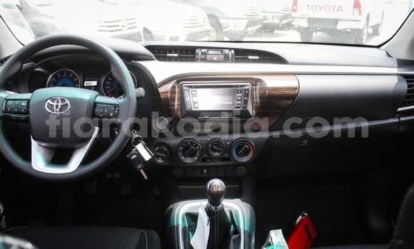 Hividy Toyota Hilux fotsy Car in Import - Dubai in Diana Hividy Toyota Hilux fotsy Car in Import - Dubai in Diana