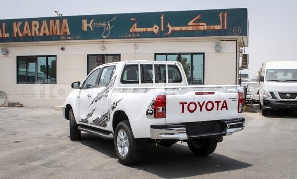 Hividy Toyota Hilux fotsy Car in Import - Dubai in Diana Hividy Toyota Hilux fotsy Car in Import - Dubai in Diana