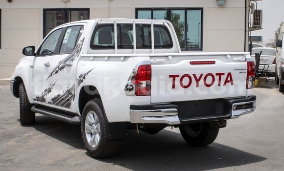 Hividy Toyota Hilux fotsy Car in Import - Dubai in Diana Hividy Toyota Hilux fotsy Car in Import - Dubai in Diana