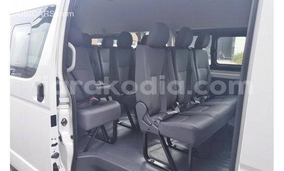 Acheter Import Voiture Toyota Hiace Blanc à Import - Dubai, Diana Acheter Import Voiture Toyota Hiace Blanc à Import - Dubai, Diana
