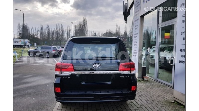 Big with watermark toyota land cruiser diana import dubai 5351