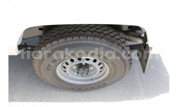 Hividy Toyota Land Cruiser fotsy Car in Import - Dubai in Diana Hividy Toyota Land Cruiser fotsy Car in Import - Dubai in Diana