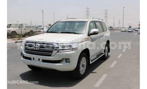Hividy Toyota Land Cruiser fotsy Car in Import - Dubai in Diana Hividy Toyota Land Cruiser fotsy Car in Import - Dubai in Diana