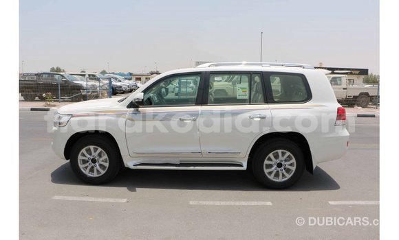 Hividy Toyota Land Cruiser fotsy Car in Import - Dubai in Diana Hividy Toyota Land Cruiser fotsy Car in Import - Dubai in Diana