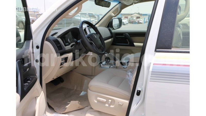 Big with watermark toyota land cruiser diana import dubai 5354