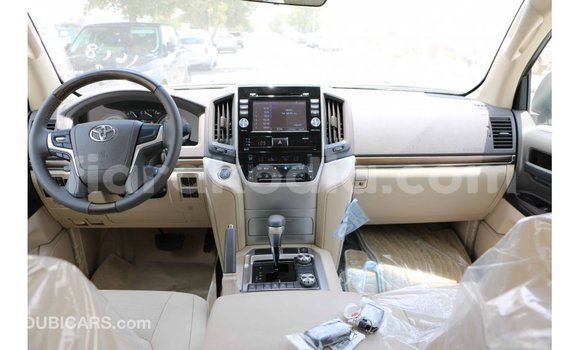 Hividy Toyota Land Cruiser fotsy Car in Import - Dubai in Diana Hividy Toyota Land Cruiser fotsy Car in Import - Dubai in Diana