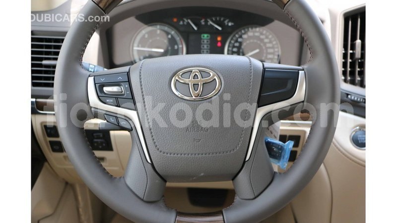 Big with watermark toyota land cruiser diana import dubai 5354