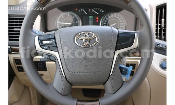Hividy Toyota Land Cruiser fotsy Car in Import - Dubai in Diana Hividy Toyota Land Cruiser fotsy Car in Import - Dubai in Diana