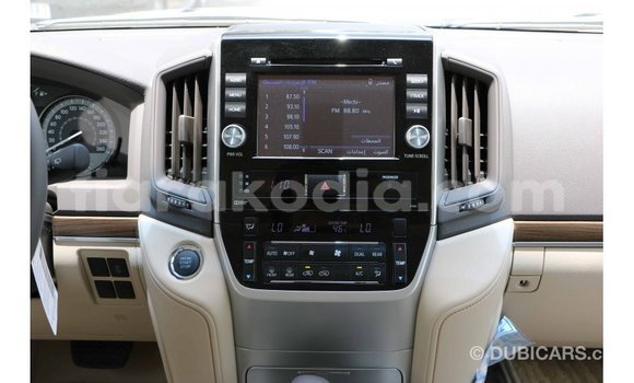 Hividy Toyota Land Cruiser fotsy Car in Import - Dubai in Diana Hividy Toyota Land Cruiser fotsy Car in Import - Dubai in Diana