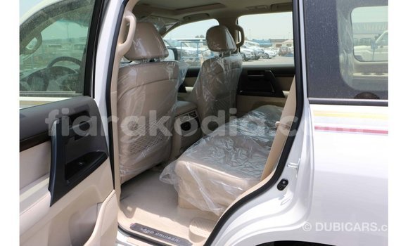 Hividy Toyota Land Cruiser fotsy Car in Import - Dubai in Diana Hividy Toyota Land Cruiser fotsy Car in Import - Dubai in Diana
