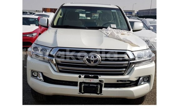 Acheter Import Voiture Toyota Land Cruiser Blanc à Import - Dubai, Diana Acheter Import Voiture Toyota Land Cruiser Blanc à Import - Dubai, Diana