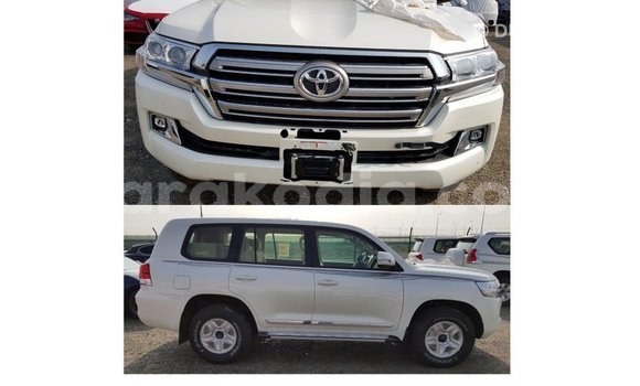 Acheter Import Voiture Toyota Land Cruiser Blanc à Import - Dubai, Diana Acheter Import Voiture Toyota Land Cruiser Blanc à Import - Dubai, Diana
