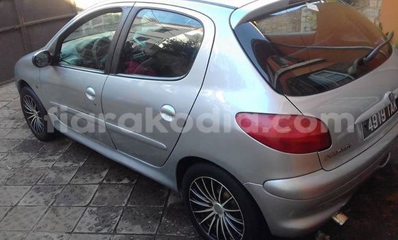 Acheter Occasion Voiture Peugeot 206 Gris à Antananarivo au Analamanga Acheter Occasion Voiture Peugeot 206 Gris à Antananarivo au Analamanga