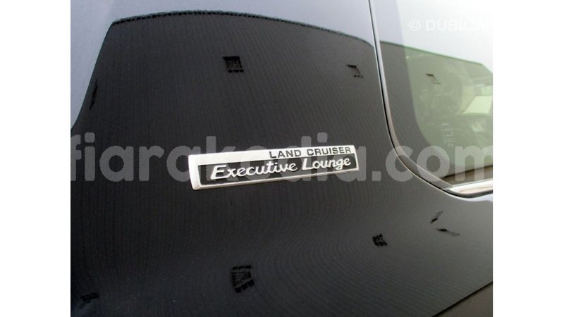 Big with watermark toyota land cruiser diana import dubai 5362