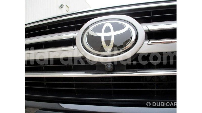 Big with watermark toyota land cruiser diana import dubai 5362