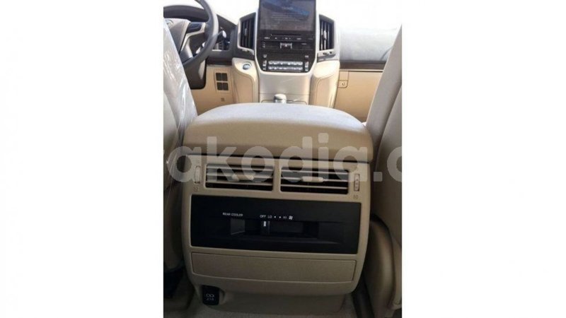 Big with watermark toyota land cruiser diana import dubai 5370