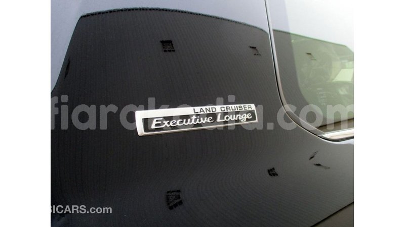 Big with watermark toyota land cruiser diana import dubai 5371