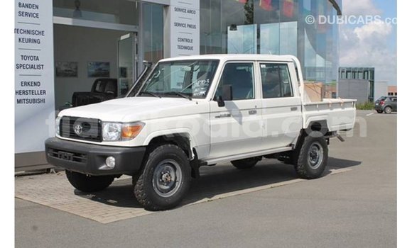 Acheter Import Voiture Toyota Land Cruiser Blanc à Import - Dubai, Diana Acheter Import Voiture Toyota Land Cruiser Blanc à Import - Dubai, Diana