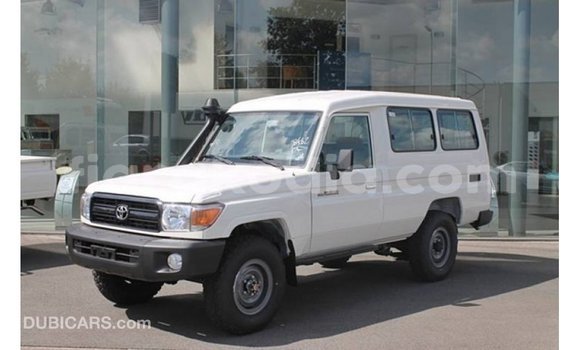 Acheter Import Voiture Toyota Land Cruiser Blanc à Import - Dubai, Diana Acheter Import Voiture Toyota Land Cruiser Blanc à Import - Dubai, Diana