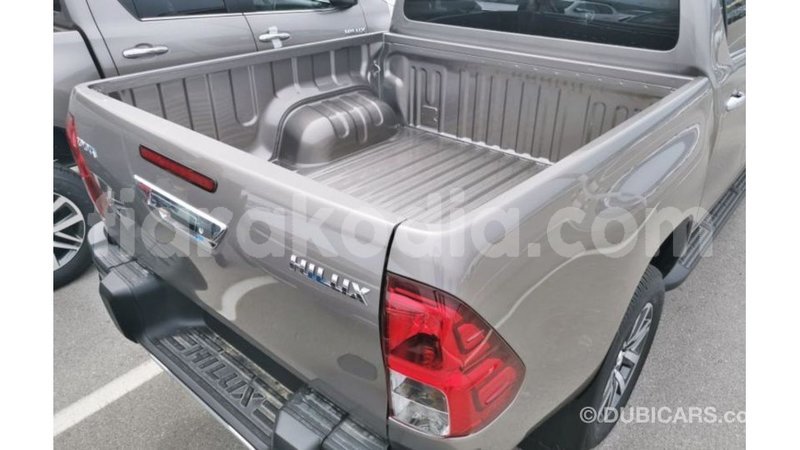 Big with watermark toyota hilux diana import dubai 5382