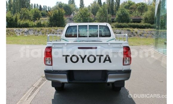 Buy Import Toyota Hilux White Car in Import - Dubai in Diana Buy Import Toyota Hilux White Car in Import - Dubai in Diana
