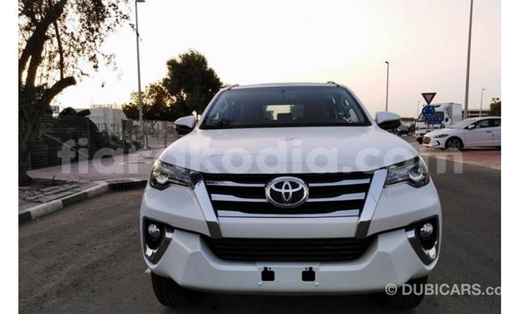 Acheter Import Voiture Toyota Fortuner Blanc à Import - Dubai, Diana Acheter Import Voiture Toyota Fortuner Blanc à Import - Dubai, Diana