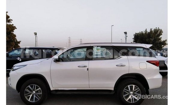 Acheter Import Voiture Toyota Fortuner Blanc à Import - Dubai, Diana Acheter Import Voiture Toyota Fortuner Blanc à Import - Dubai, Diana