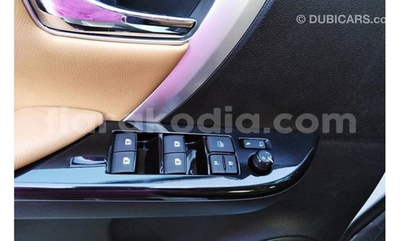 Acheter Import Voiture Toyota Fortuner Blanc à Import - Dubai, Diana Acheter Import Voiture Toyota Fortuner Blanc à Import - Dubai, Diana