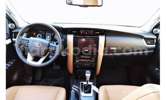 Acheter Import Voiture Toyota Fortuner Blanc à Import - Dubai, Diana Acheter Import Voiture Toyota Fortuner Blanc à Import - Dubai, Diana