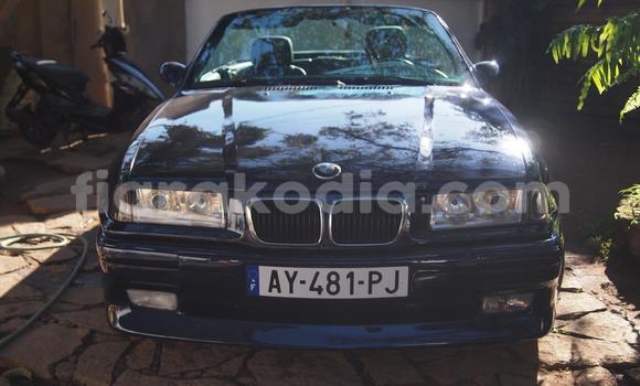 Acheter Occasion Voiture BMW 3–Series Bleu à Ambatolampy, Vakinankaratra Acheter Occasion Voiture BMW 3–Series Bleu à Ambatolampy, Vakinankaratra