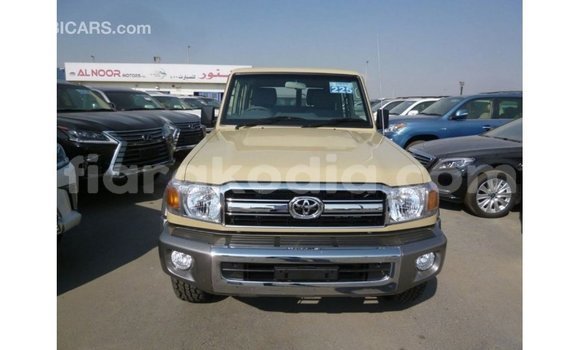 Acheter Import Voiture Toyota Land Cruiser Beige à Import - Dubai, Diana Acheter Import Voiture Toyota Land Cruiser Beige à Import - Dubai, Diana