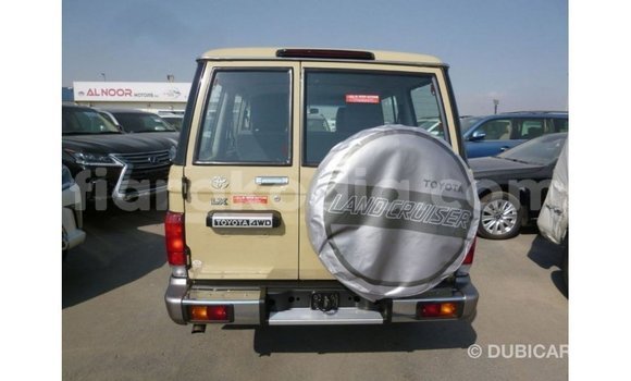 Acheter Import Voiture Toyota Land Cruiser Beige à Import - Dubai, Diana Acheter Import Voiture Toyota Land Cruiser Beige à Import - Dubai, Diana