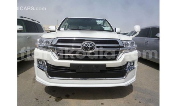 Acheter Import Voiture Toyota Land Cruiser Blanc à Import - Dubai, Diana Acheter Import Voiture Toyota Land Cruiser Blanc à Import - Dubai, Diana