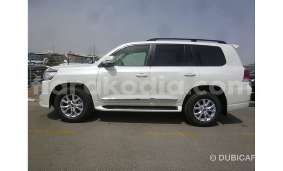 Acheter Import Voiture Toyota Land Cruiser Blanc à Import - Dubai, Diana Acheter Import Voiture Toyota Land Cruiser Blanc à Import - Dubai, Diana