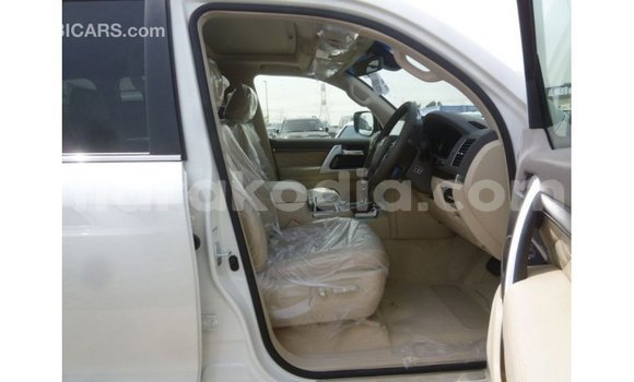 Acheter Import Voiture Toyota Land Cruiser Blanc à Import - Dubai, Diana Acheter Import Voiture Toyota Land Cruiser Blanc à Import - Dubai, Diana