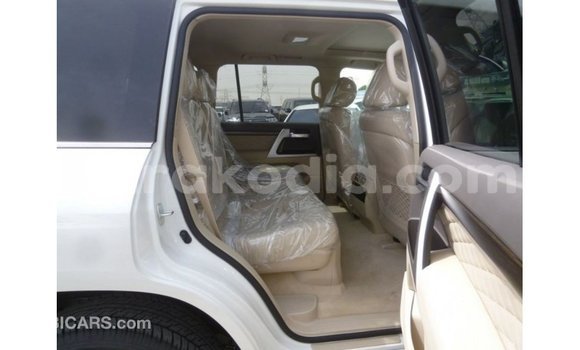 Acheter Import Voiture Toyota Land Cruiser Blanc à Import - Dubai, Diana Acheter Import Voiture Toyota Land Cruiser Blanc à Import - Dubai, Diana